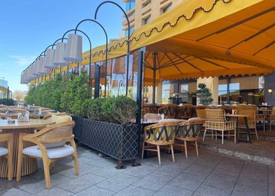 Le Petit Cafe