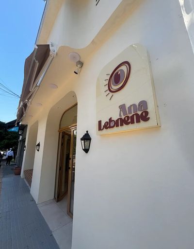 Ana Lebnene