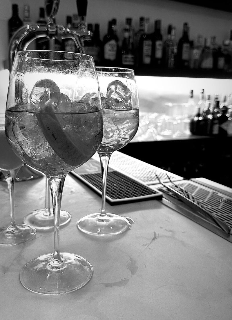 Bar Lily