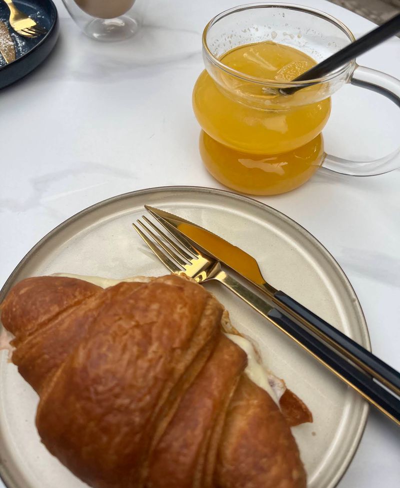 Croissant Bar