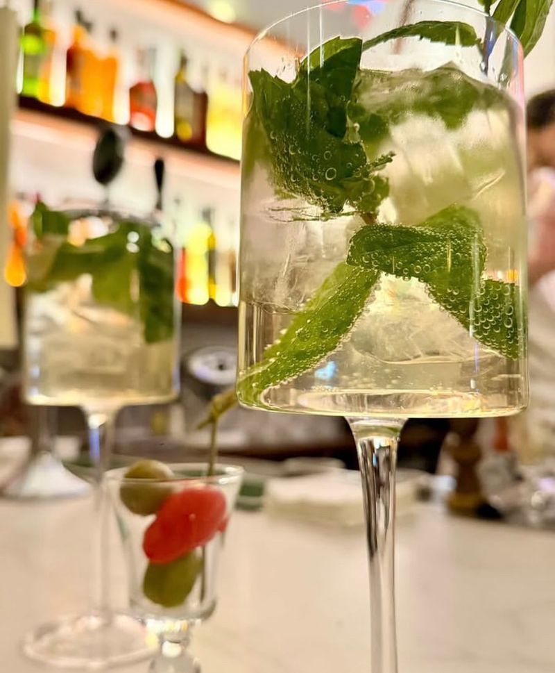 Bar Lily