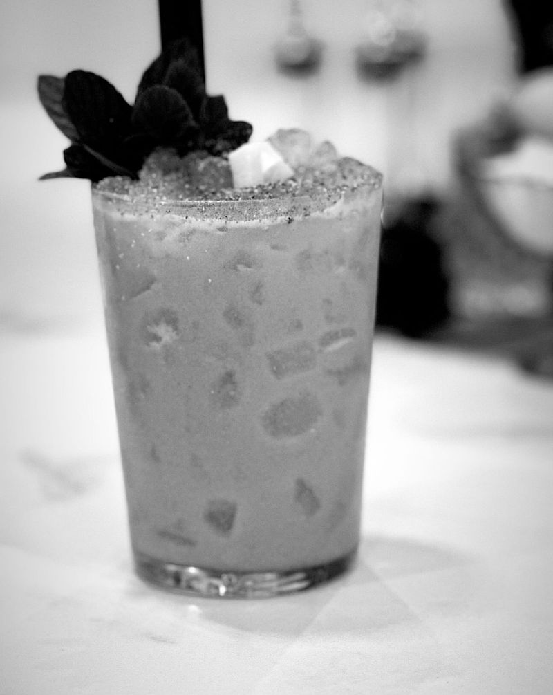 Bar Lily