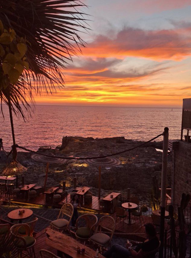 The Wall Sunset Bar